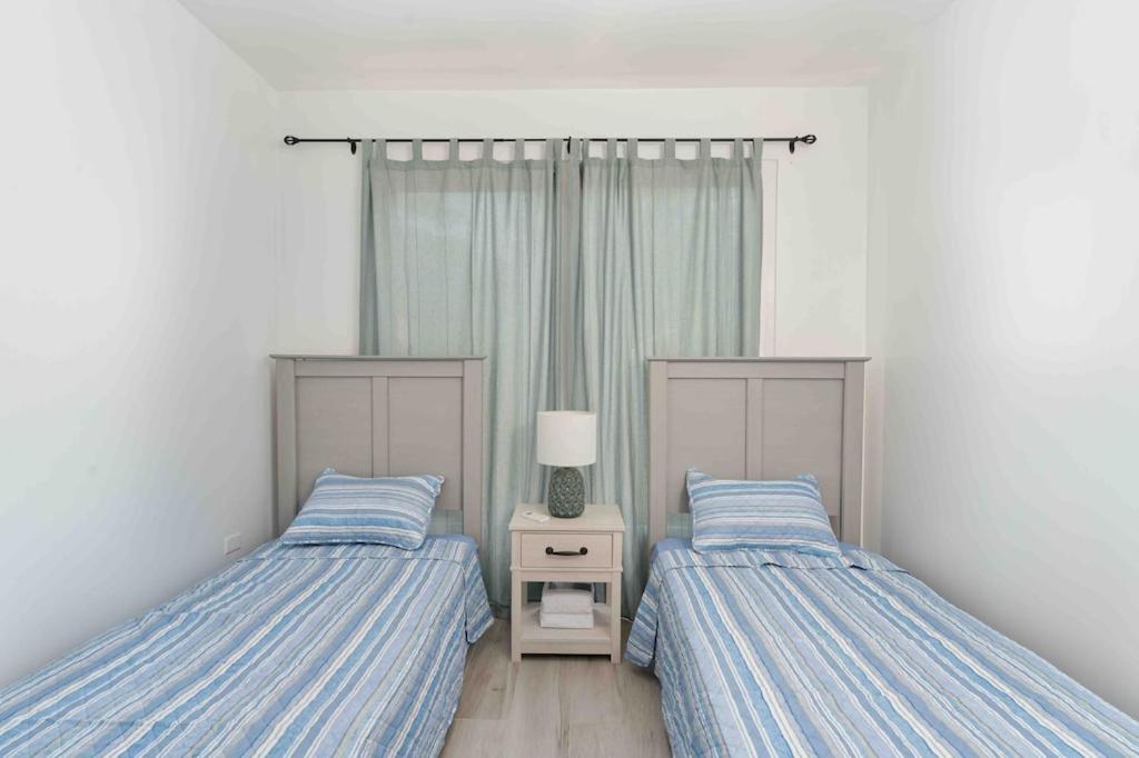 Cozy Beach Villa At The Shores 5 Minutes From The Beach West End Extérieur photo