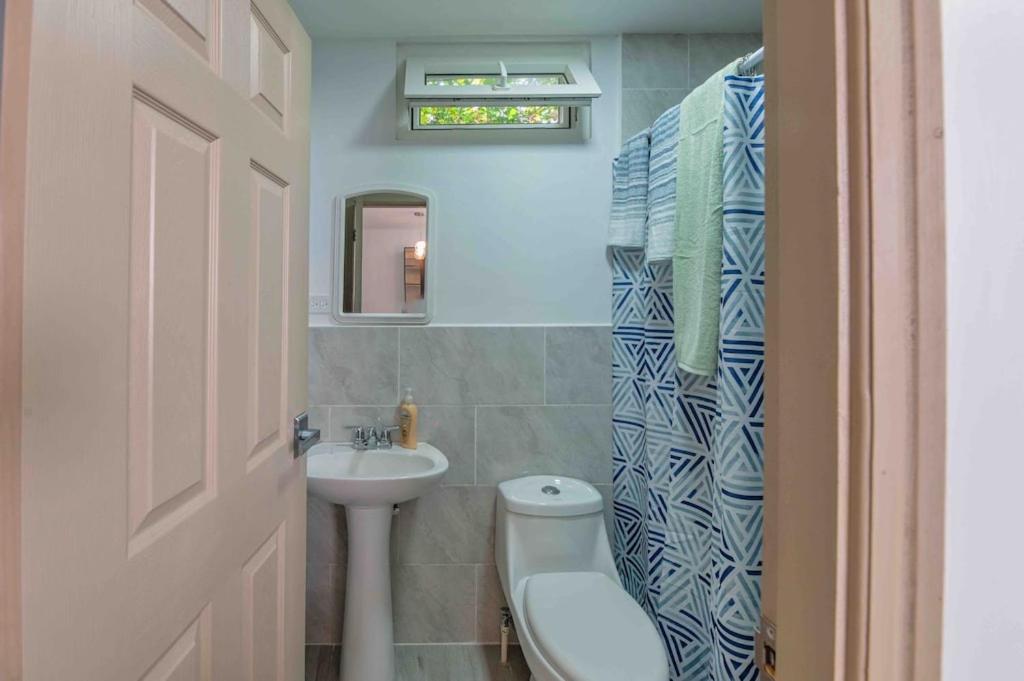 Cozy Beach Villa At The Shores 5 Minutes From The Beach West End Extérieur photo
